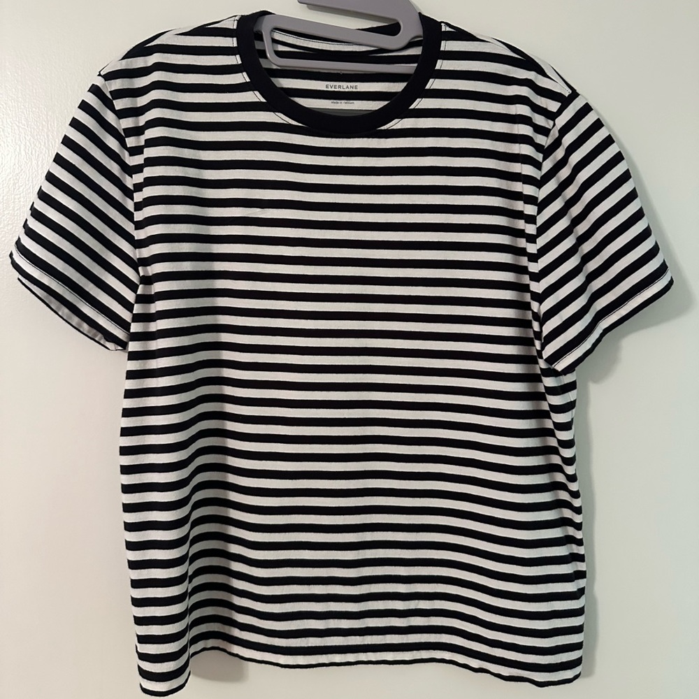 Everlane Black and White Short Sleeve Tees